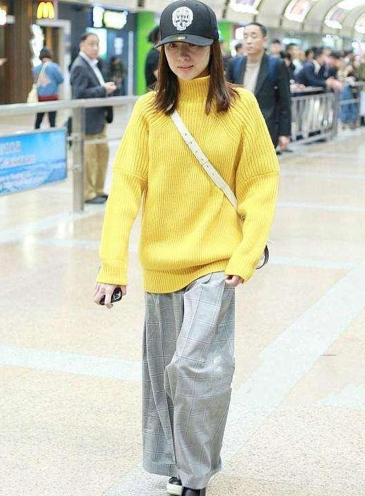 38岁董洁与42岁林心如, 同穿格子阔腿裤, 网友: 差别可真大!