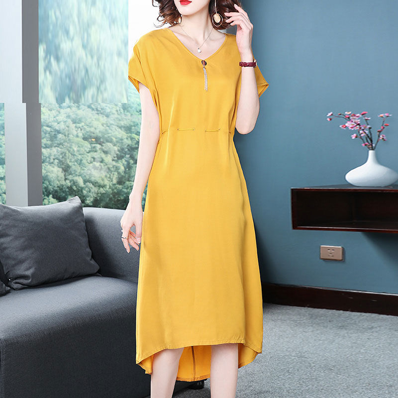 新出一种欧货裙:叫“蛇腰裙”，显瘦显嫩，美的70后挪不开眼