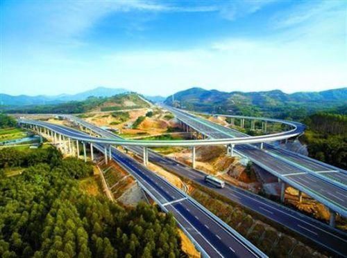甘肃正在修建一条高速公路,预计2019年通车,沿