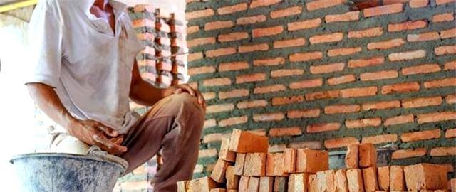  「村民」国家禁止农村使用红砖建房，但村民却还在用，这到底是