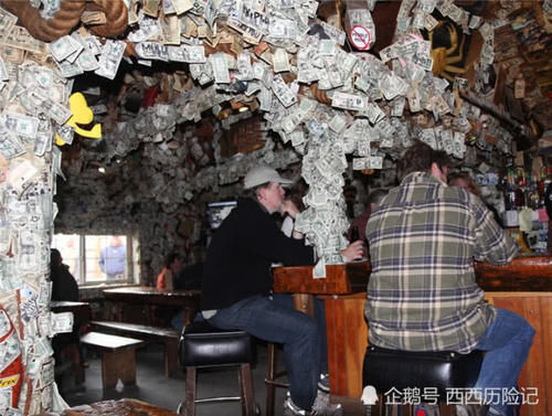  世界■世界上最值钱的酒吧，顾客都会往墙上贴钱，假如在中国会怎么样？