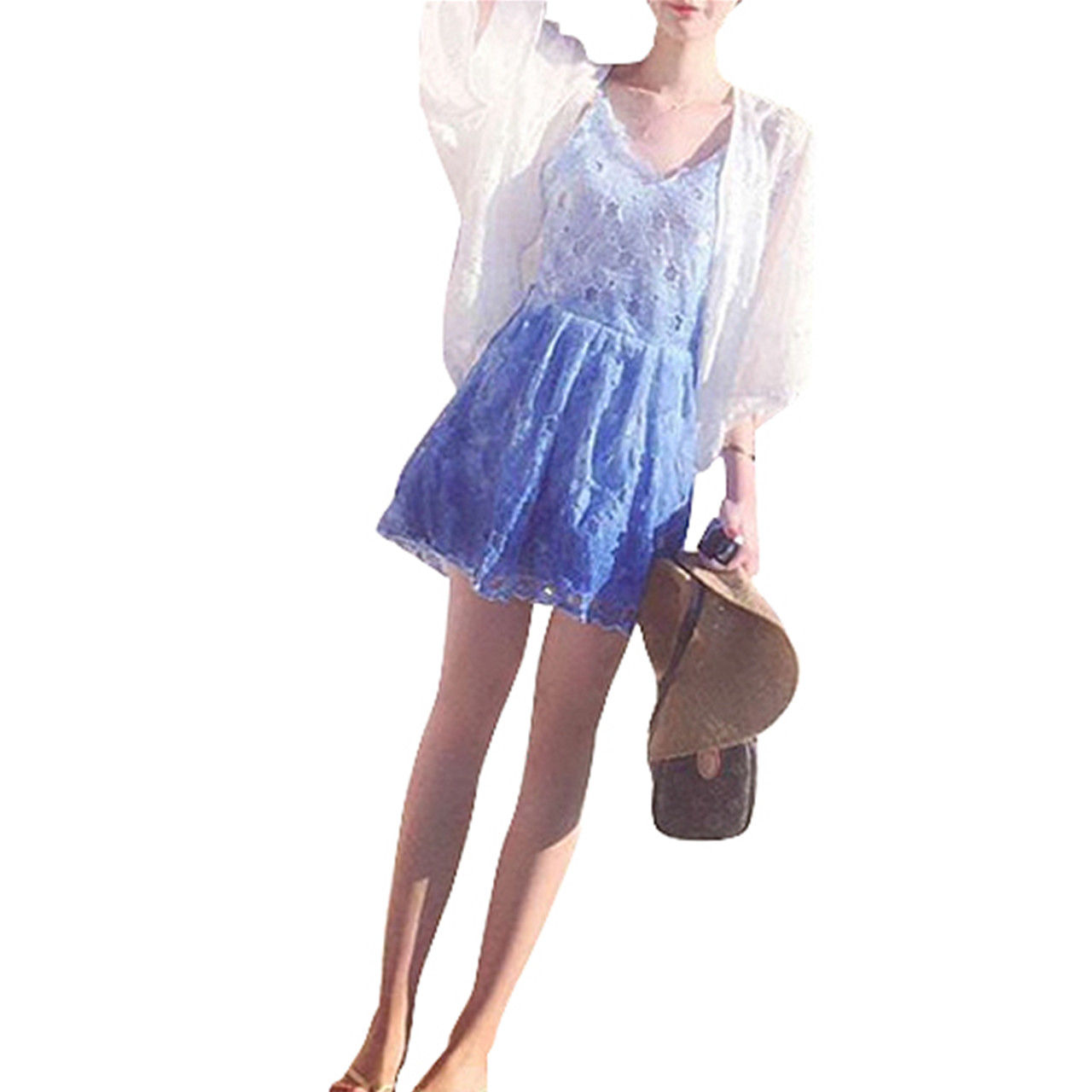 自带凉爽效果的吊带裙在八月很受欢迎，凸显窈窕身材，动人心弦