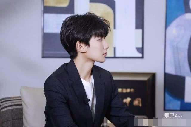 6个王源有1个是假的，据说连千玺和王俊凯都分不清，你能找出来吗