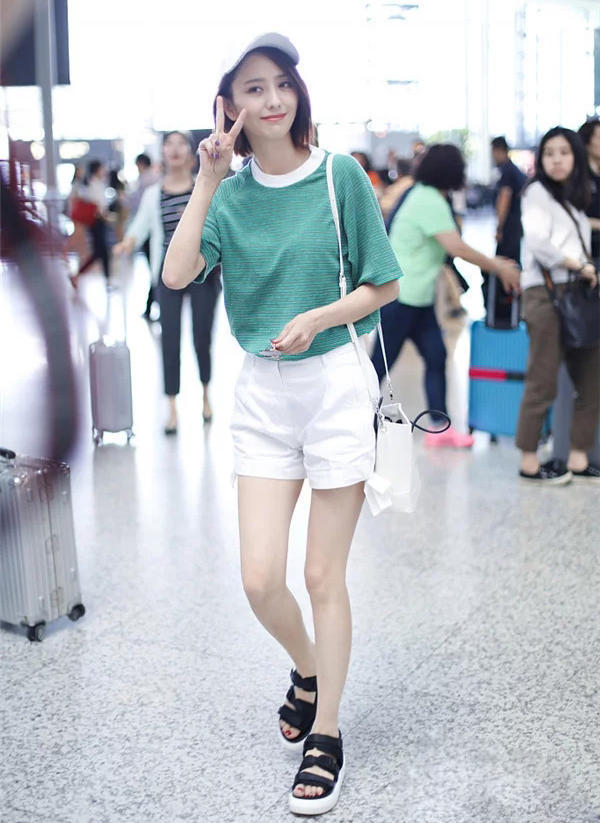 辣妈佟丽娅、霍思燕、杨幂个个穿越回少女时代，却最终输给了她