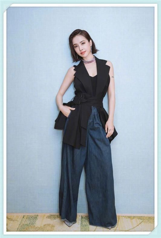 蔡依林太牛了！外套居然能当披肩用，网友：天后气场果然不一般！