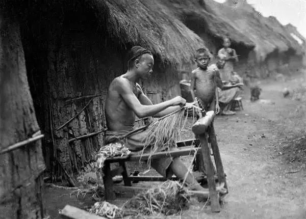 美国人在鞋盒里发现了6000张中国老照片，轰动全世界