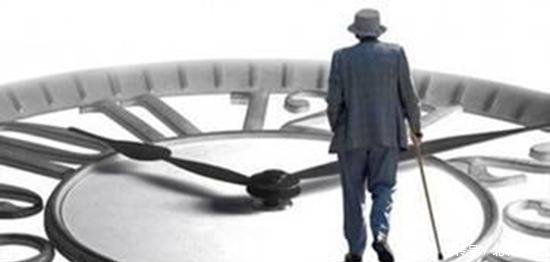  「缴费基数」30岁开始自己每年存一万元和每年缴纳社保, 退休后