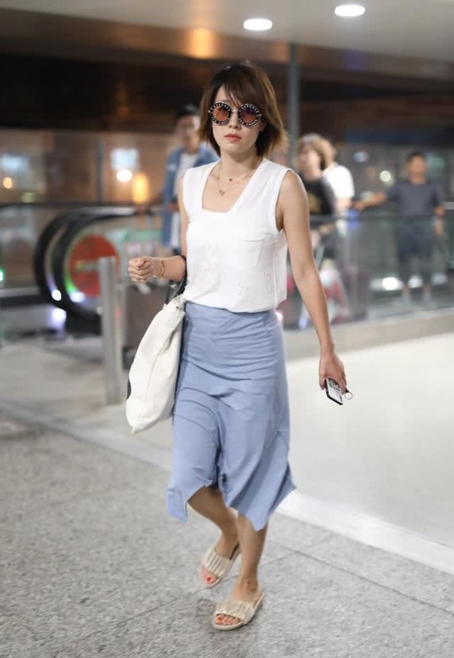 「时髦」超时髦的穿搭单品，却被很多女生所忽略，叠穿单穿都好看！