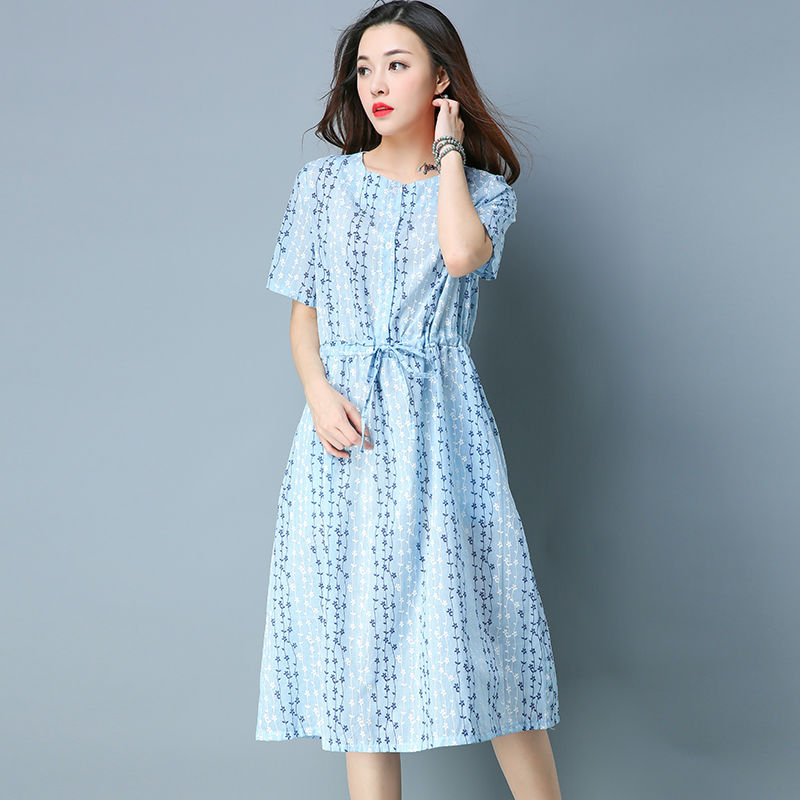 这才是小女人该有的风范!穿这印花裙，复古清新有气质