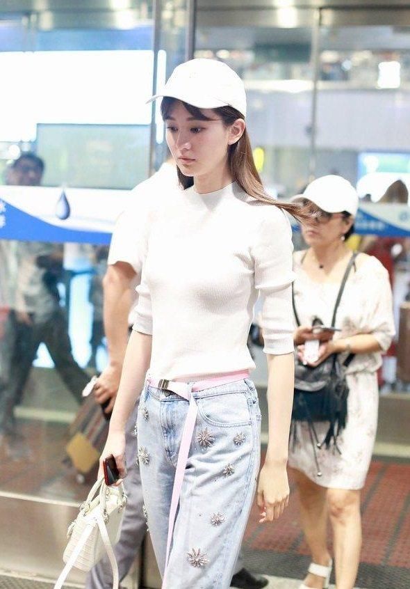 乔欣又不好好穿衣服了！玩转另类时尚的她分分钟钟逼死强迫症