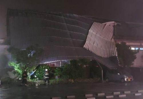 台风＂利奇马＂席卷日冲绳:1万多户断电 超市被买空