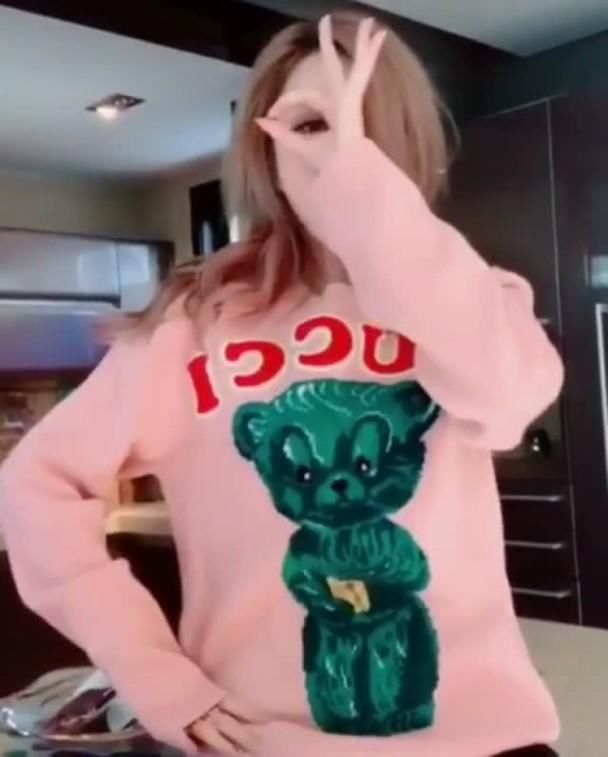 罗志祥女友周扬青38度穿毛衣，看她照片都觉得热