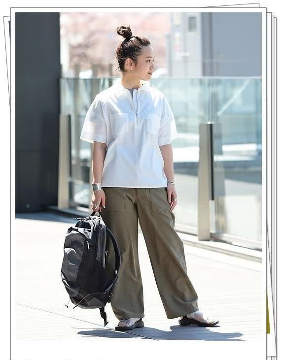  受欢迎：黑色背包越来越受欢迎！看看日本女孩春天怎么搭配它吧