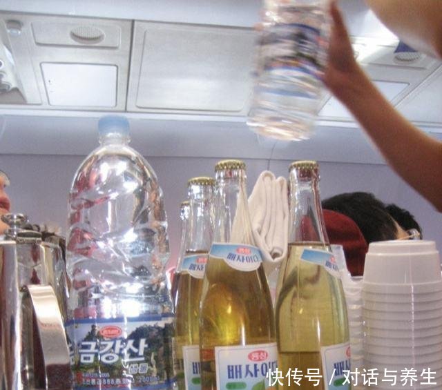 坐飞机不能自带饮料，为何机场售卖的饮料，却可任意携带