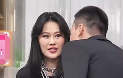 『花花』奇袭歌手一出场就要袁娅维微信, 周深大喊: 你礼貌吗? 花花一旁看好戏