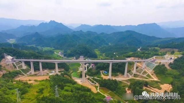  预计：黔张常铁路开始试运行，预计12月26日正式开通运营