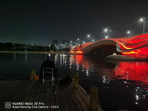 华为Mate 30 Pro夜景拍摄如何？比单反更方便，多焦段有惊喜