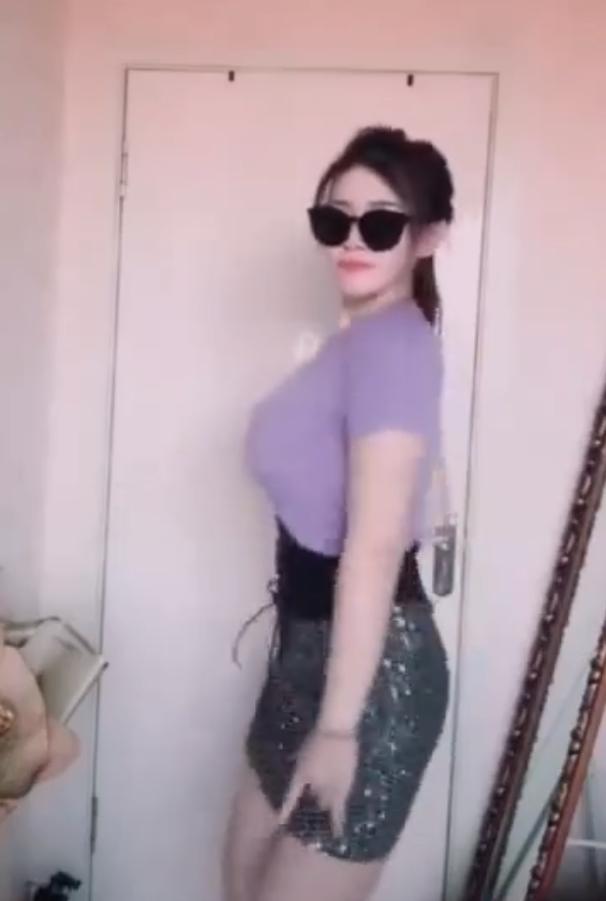 肉色丝袜与包臀裙混搭,居家女人这样穿美吗?