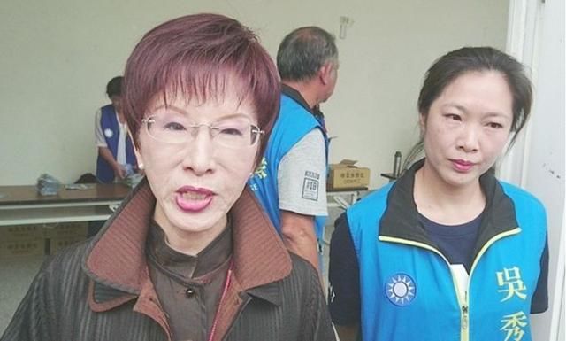 71岁的洪秀柱再度挺身而出，深入绿营老巢“走单骑”
