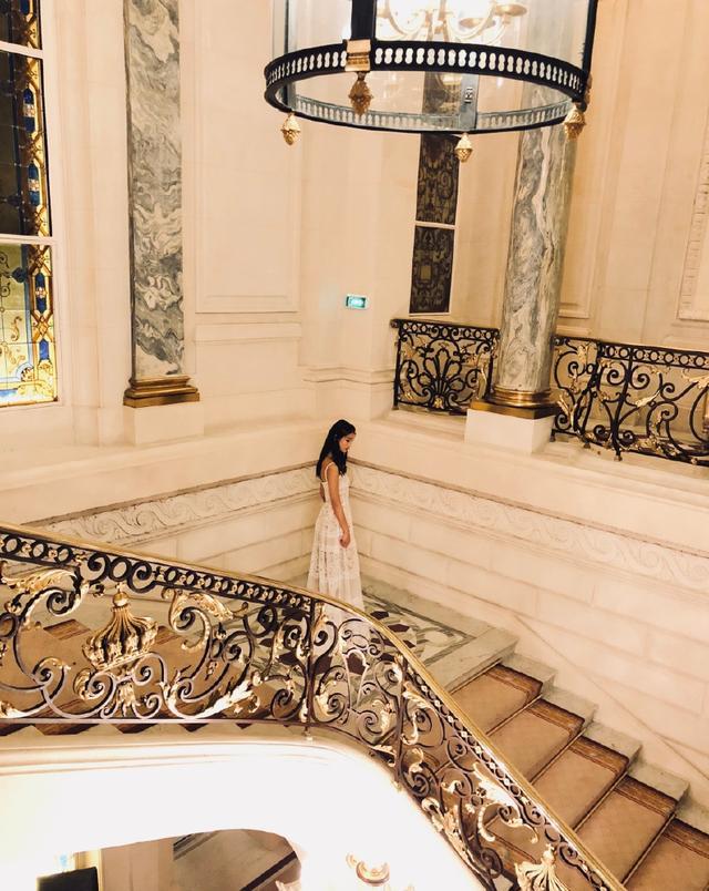 王艺穿香芋色吊带裙,性感仿佛落日女神,网友:被你美哭了!