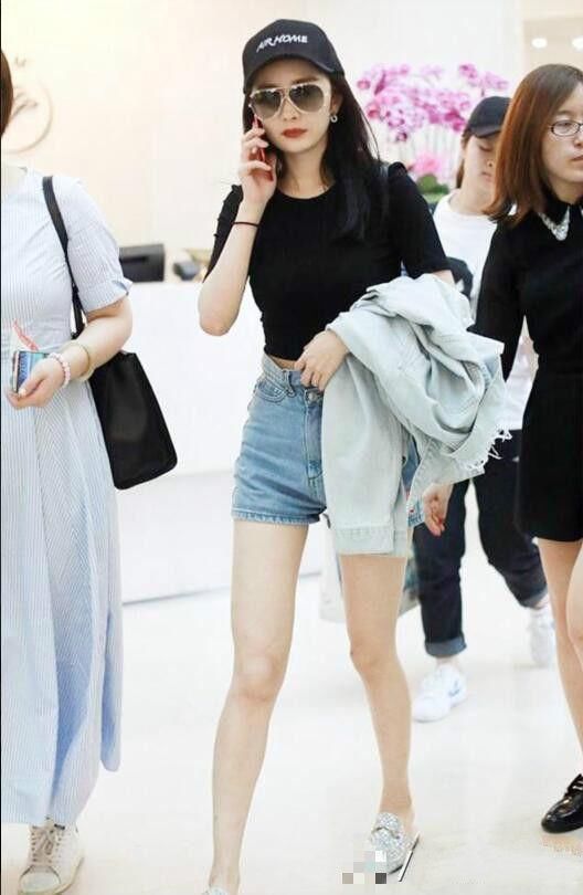 蒋欣在路人镜头下是瘦子，娜扎美的纯天然，杨颖被打回原型！