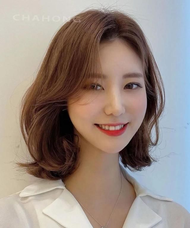  『鲍伯』人气辗压C弯鲍伯！韩妞新宠「女友短发」用温柔的发感修饰脸型