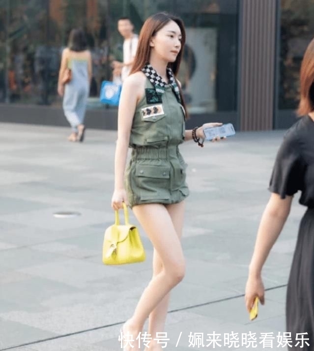 【迷人】紧身裙小姐姐, 真是魅力十足呢