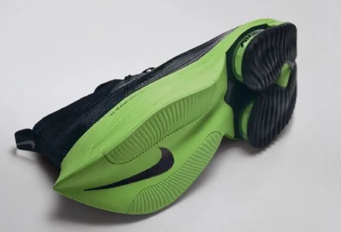  公里|全新Air Zoom alphafly next%跑鞋每公里售价3.80美元，比坐出租车还贵