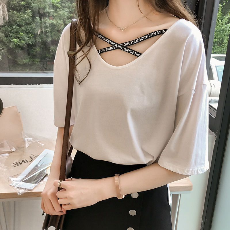 厉害了,表姐穿的精致小衫高贵又美嫩,居然都火到国外了