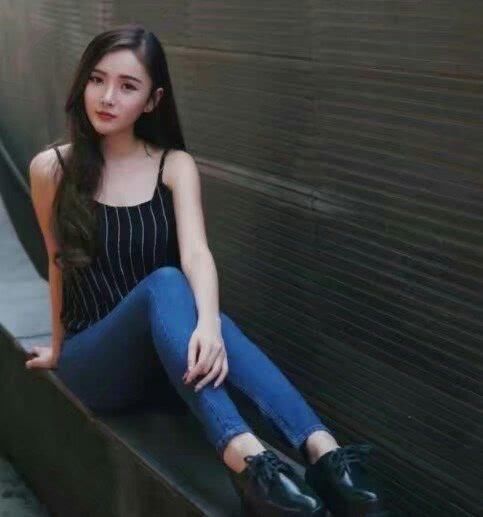 穿一款美美哒的牛仔裤，大方得体，优雅指数迅速飙升