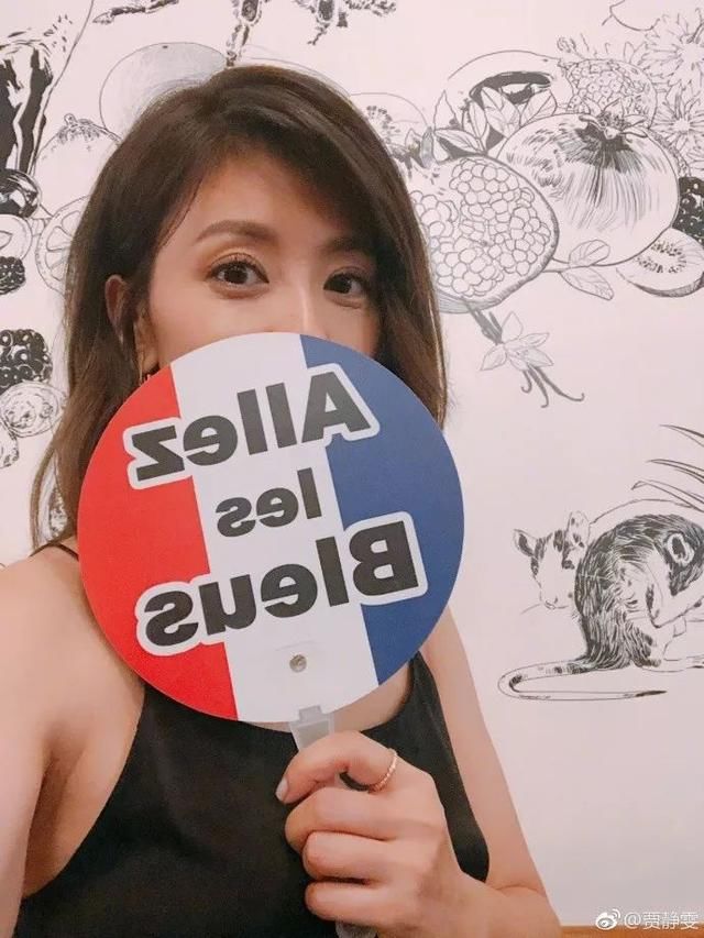 贾静雯的颈部真滑嫩,360度都看不出她43岁了!