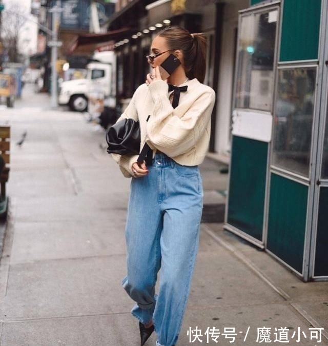 『西裤』今年穿裤子流行把裤脚绑起来,这种“上宽+下窄”的穿法时尚显瘦