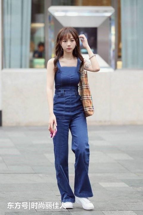  『美女』气质温婉的街头美女，春季的随性穿搭，美出天际！