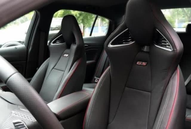  [座椅]20万级的“提速车”，配赛车座椅，提速仅6.2S，年轻人的第一车