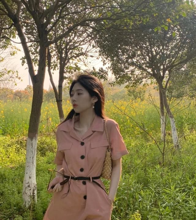  看起来■分享一组好看的日系穿搭,照搬就可以了,能让你看起来年轻十岁哦