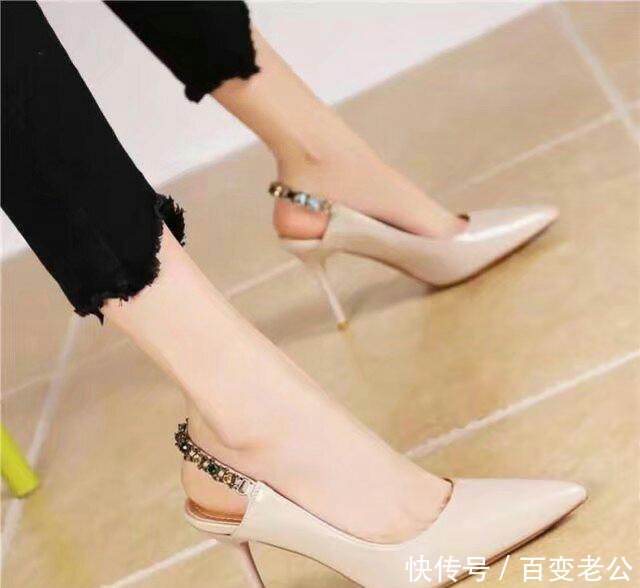 尖头细高跟，彰显你的气质与唯美，曼妙身姿由此开始绽放
