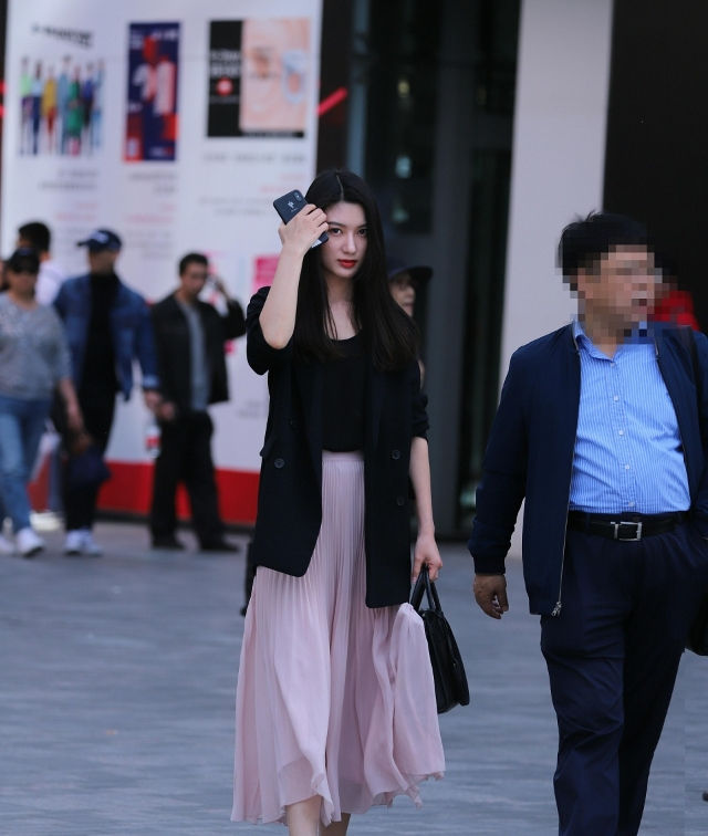  小姐姐|路人街拍:优雅多姿的小姐姐,仙女气质十足,非常有女人味