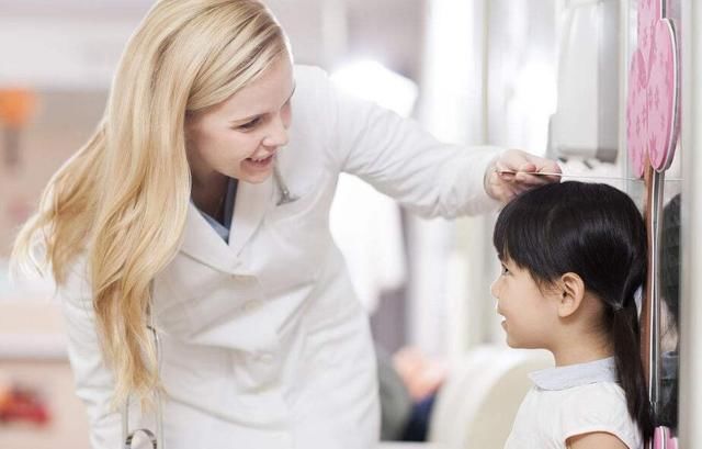 女生:12岁女生身高到了1米73,家长求助怎么才能让孩子身高停下来