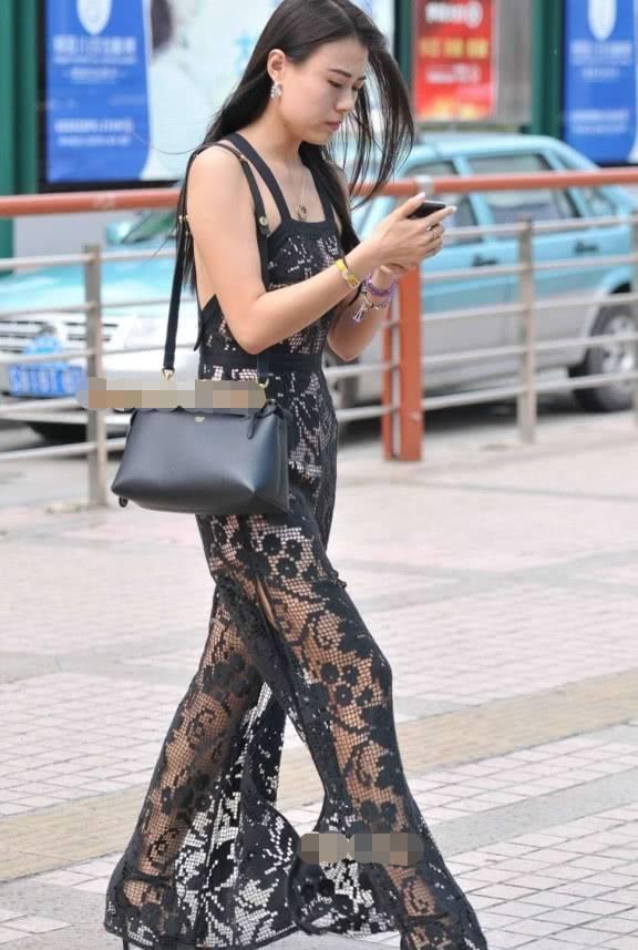 霸气大姐姐蕾丝连体衣秀玲珑有致的身材，朦胧曲线，让人瞳孔放大