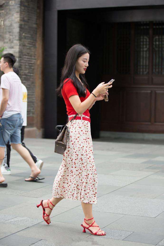 成都街拍, 时尚清新的夏季搭配示范, 柔美百搭随心而变