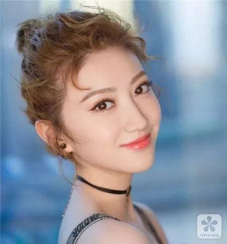 发型|从上世纪80年代的港风到如今的娱乐圈,杨幂的羊毛卷发真的