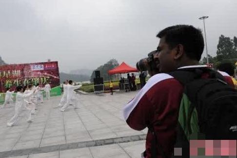 印度人想要定居中国，全为我国的这一工具，网友笑称：不能让给你