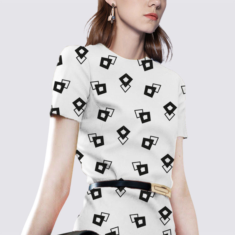 大饱眼福!身材丰满的女人“丁字裤配包臀裙”，男人着迷女人嫉妒