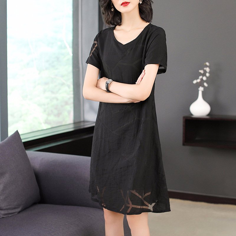 四五十岁有肚子女人尽量别穿裙子，看看“欧美裙”，洋气又遮肚