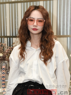 超美时尚小卷发型 才是女神打开的正确方式