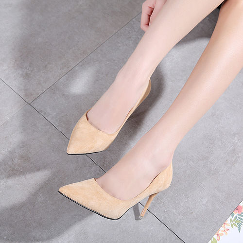 女人过35轻熟年纪，打扮高贵点!试试新款气质女鞋，女人味十足