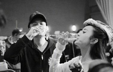 赵丽颖被曝腹部隆起，劈叉辟谣，卓伟：确有其事