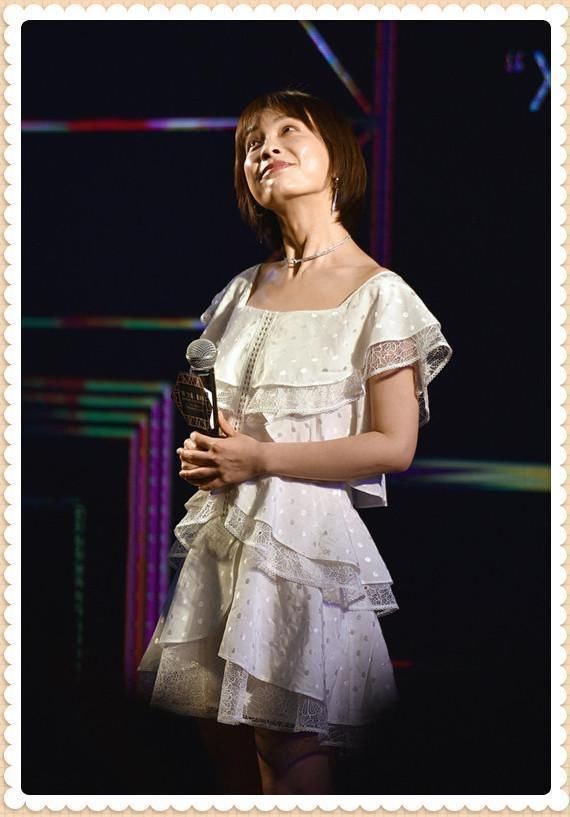 陈妍希是35岁，吴昕也是35岁，可同穿小白裙，差距竟如此尴尬？