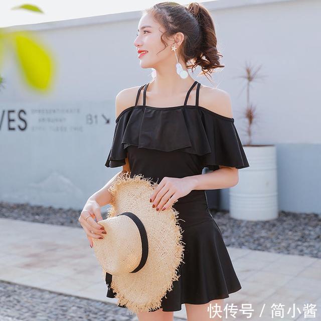 遮肉必备连体泳衣,水里也能玩性感