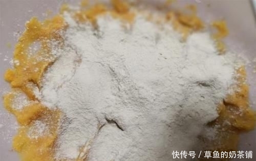 「草鱼」专供鲤鱼和草鱼的自制饵料,让你钓50斤的鱼获和玩一样